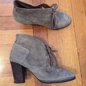 Clark’s original Heeled Desert Boots